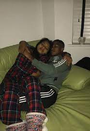 An aspiring model told by manchester united love rat antonio valencia that his wife had left him to live in spain shook with rage as she saw her shopping with their daughter in cheshire. Man United In Pidgin V Tvittere Antonio Valencia And Hin Daughter Muip