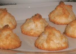 Rocher A La Noix De Coco Super Facile Et Rapide Le Sucre Sale D Oum Souhaib Recette Noix De Coco Recette Rocher Coco Recette Biscuit Facile