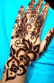 From lh6.googleusercontent.com the use of mehandi or henna in india has a great cultural meaning and significant value. Leafy Black Henna Wrist Patch Design 1545x1014 Wallpaper Teahub Io