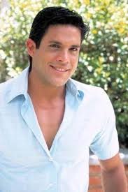 Alejandro Larez's Instagram, Twitter & Facebook