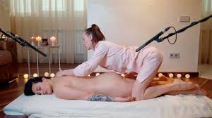 Massaggio ASMR con Scrocchiamento della Schiena di Adel Video Porno