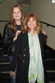 Sa mère étant mannequin, c'est tout naturellement qu'elle suit ses traces et devient mannequin junior. Florence Pernel Et Sa Fille Tina Rotman 10 Ans Du Spectacle Un Poyo Rojo Au Theatre Antoine A Paris Le 17 Mai 2018 C Coadic Guirec Bestimage Purepeople