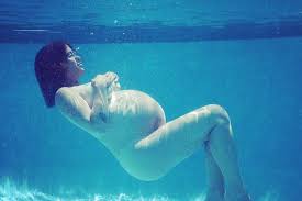 Alanis Morissette shows off her pregnancy in all its glory in naked pool  shot | Irish Independent