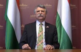 Olyan titokra derült fény kövér lászló múltjából, ami eddig a széles nyilvánosság előtt ismeretlen volt. Kover Laszlo Topolyan Sikeresen Epitkezik A Vajdasagi Magyar Kozosseg 2022 Plusz