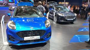 La puma est un crossover urbain commercialisé par le constructeur automobile américain ford à partir de décembre 2019. Ford Puma Vs Ford Kuga 2020 Which One Is Better St Line Vignale Youtube