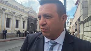 🔴El ministro Nery Rodas ofrece declaraciones previo a la presentación del  primer informe de Gobierno. Vía: Paola Díaz