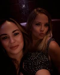 Linda Dibble's Instagram, Twitter & Facebook