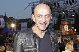 Janusz chabior z żoną i przemek kossakowski z ekipą dtr u kuby wojewódzkiego wtorek 22 30 w tvn. Chabior Wynajmuje Mieszkanie Swietna Lokalizacja Ktos Chetny Zdjecia Super Express Wiadomosci Polityka Sport