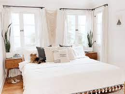 Aesthetic bedrooms typically have a bohemian decor style, making the most of the natural white light flowing through the windows. 26 Ways To Decorate With White In The Bedroom