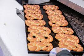 Fierti, cu multa nuca si cu zeama. ReÈ›ete De Mucenici Cum Se PreparÄƒ Cei Mai Buni Mucenici Libertatea