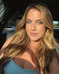 Rhonda Hott's Instagram, Twitter & Facebook