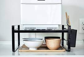 炊飯器下のデッドスペースを有効活用 炊飯器ラック タワー のご紹介です 下の空間には ラップや布巾 買い置きのレトルト等の収納はもちろん いつも使う食器をトレーにセットして炊飯器下に置いておくことも出来るのでとても便利 付属のフックやカトラリー