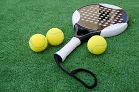 Padel is een mix van tennis en squash. Padel In Nerja Urlaub Als Sportfan