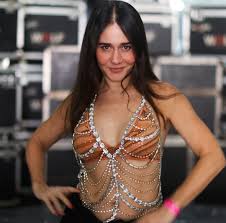 Nua no Carnaval - Famosas brasileiras peladas nos desfiles