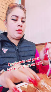 Vero Buffone Comiendo