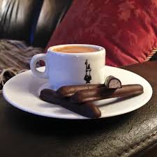 Dans La Categorie Accord Parfait Accompagnez Vos Batonnets Celebration Au Chocolat Noir A 45 D Un Bon Espresso Bien Tasse Hot Drink Tableware Biscuits