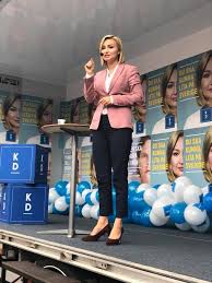 I inlägget pekar hon ut ombudet i fastighetstvisten med esbjörn bolin som brottsdömd. Slutspurt Stockholm Goteborg Kristdemokraterna Facebook