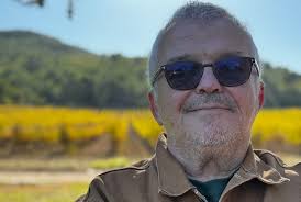 Vinul fără cultură e doar o simplă băutură”: scriitorul Ioan T Morar și-a  deschis blog de vinuri