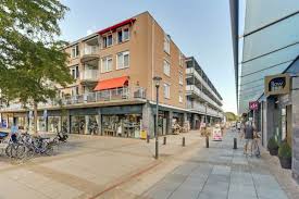 Breedtegraad (latitude) en lengtegraad (longitude) coördinaten van zwijndrecht nederland plus handige informatie zoals het adres, de hoogte en foto's gemaakt in de buurt. Woning Oudeland 176 Zwijndrecht Oozo Nl