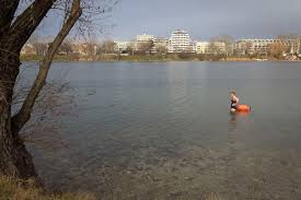 Die donauinsel ist nicht nur teil des hochwasserschutzes für die stadt wien. In Der Schonen Kalten Donau Schwimmen Von Oktober Bis April Stadtstreunen At
