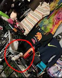 If anyone is interested in a ~gently~ used hitachi magic wand, I may know a  guy. Williamsburg, NY. : r/WTFgaragesale