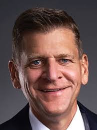 Oliver Brewer's Instagram, Twitter & Facebook