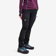 Zwei hosen des schwedischen onlinehändlers revolutionrace im ausführlichen praxistest. Rvrc Gp Pro Pants Women Jetblack Revolutionrace