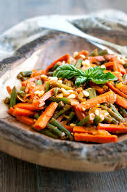 An Easy Recipe For Green Beans And Carrots In Tomato Sauce That Will Make It Delicious To Fresh Vegetable Recipes Vegetarian Recipes Healthy Green Bean Recipes
