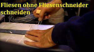 Dies bedeutet für jeden mit dem fliesenschneider ist es dem fliesenleger möglich, unterschiedliche materialien wie fliesen, feinsteinzeug, steinzeug und glasfliesen in. Lifehack Fliesen Schneiden Ohne Fliesenschneider Youtube