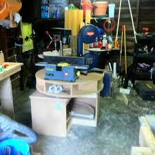 Rotating Bench Tool Table The Top Rotates To Allow Access To The Top Tools While The Bottom Has A Lazy Susan Type Woodworking Projects Pallet Crafts Wood Diy