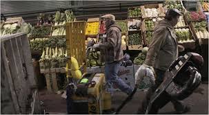 *early closings, at 2pm, are observed for the day after thanksgiving, the day before independence day and christmas eve if they do not occur on a weekend. Bronx Market Gets Early Start To Busy Thanksgiving Week The New York Times