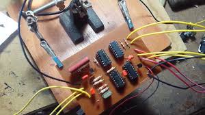Basta con que el sospechoso ponga el pulgar sobre la pantalla de tu smartphone mientras le tomas. Detector De Metales Eti 561 Detector De Metales Cargadores Metal