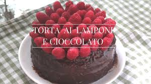 Da quando ho scoperto le sue preparazioni e le sue fantastiche (tanto quanto caloriche) ricette, ogni qualvolta ne vedo una in uno qualsiasi dei vostri blog, la salvo e mi riprometto di provarla al più presto. Torta Cioccolato E Lamponi Youtube