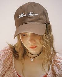 𝟺.𝟸𝟺 𝚝𝚑𝚞 𝟿𝚙.𝚖. 𝙽𝚎𝚠 𝙰𝚛𝚛𝚒𝚟𝚊𝚕🐝🧺🫧 ◼︎Allison Brown Girly  Ribbon Cap Navy