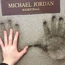 Michael jordan, who a lot of people find to be the model for kawhi's game, had smaller hands at 8.7 inches long and 11.4 inches wide.despite being of similar size, leonard has a much greater. The 15 Largest Hand Sizes In Nba History Howtheyplay
