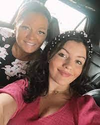 Jaclyn Dyer's Instagram, Twitter & Facebook