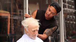 High-End Stylist Gives Free Haircuts To Homeless New Yorkers | fox61.com