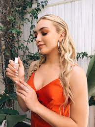 Peyton List on X: Ready to hit the red carpet in my @essie manicure using  topless & barefoot and blanc! #essielove #essiepartner  t.coKrOjCfLNgo  X