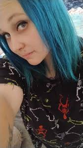 Hello 👋 I'm new here and looking for love 😘 Does love still exist? 💭  Comment what city you're from! 🏙️❤️