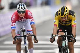 © photonews wout van aert. Mathieu Van Der Poel Wint Ronde Van Vlaanderen Na Bloedstoll Gazet Van Antwerpen Mobile