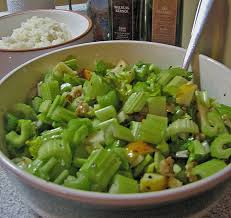 Salat Vom Stangensellerie Mit Nussen Und Apfeln Von Fleurance Chefkoch Sellerie Salat Selleriesalat Salat
