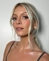 A literal angel 👼 ✨ @casey.verhaeghe looks absolutely stunning in  #FemmeFatale 😍 Beautiful glam by the incredible @taylorhealeymakeup 💕  #houseoflashes #lashes #beauty #makeup #shop #lashlove