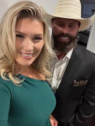 My last closing of the year and it was one I'll never forget! Team work  makes the dream work! Huge shout out to my clients lender Greg Knupp for  knocking this out