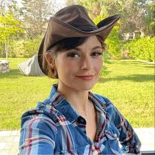 MEET OUR FEE WAIVED PET OF THE WEEK, TRES! ❤️ Hiya Friends! My name is  Tres! I am a female 8 month old American Pitbull mix and I am 3 times as