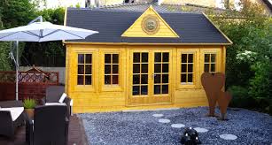 Gelb Lasiertes Clockhouse Gartenhaus Den Giebel Ziert Hier Keine Uhr Sondern Eine Sonne Http Www Gartenhaus Gmbh De Gartenhaus Gartenhaus Gmbh Haus