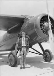 1932 Amelia Earhart Standing In Front Of Her Single Prop Plane In Burbank Amelia Earhart Female Pilot Aviation