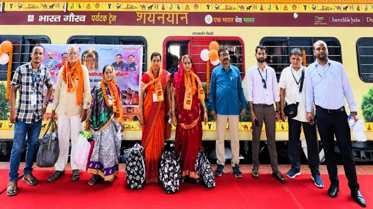 श्री रामलला दर्शन योजना:बिलासपुर से रामलला दर्शन यात्रा शुरू, 850 श्रद्धालु  अयोध्या-काशी के लिए रवाना - Shri Ramlala Darshan Yojana: Ramlala Darshan  Yatra Begins From ...