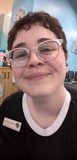 Looking for cool friends to hang out with in Jacksonville, 35, library  worker