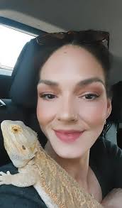 Our beardie, Rivers we were nursing with the respiratory infection passed  away through the night 😭💔 no more suffering, he can rest now 🙏 no more  pokes and prods baby boy, RIP #dragonearnedhiswings