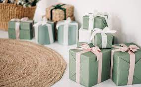 Saundra latham october 26 consider buying early to avoid the holiday rush. Unique Holiday Gift Ideas For Salon Staff In 2020 Versum